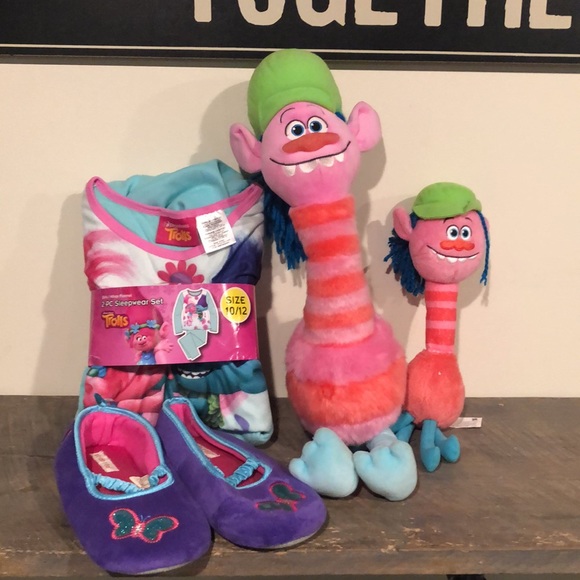 Dream Works Trolls flannel 2 piece pajama set slippers & 2 plush Trolls dolls - Picture 12 of 16